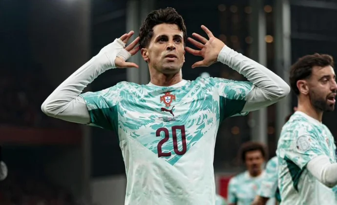 Cancelo cierra sus compromisos con Portugal en modo semidios