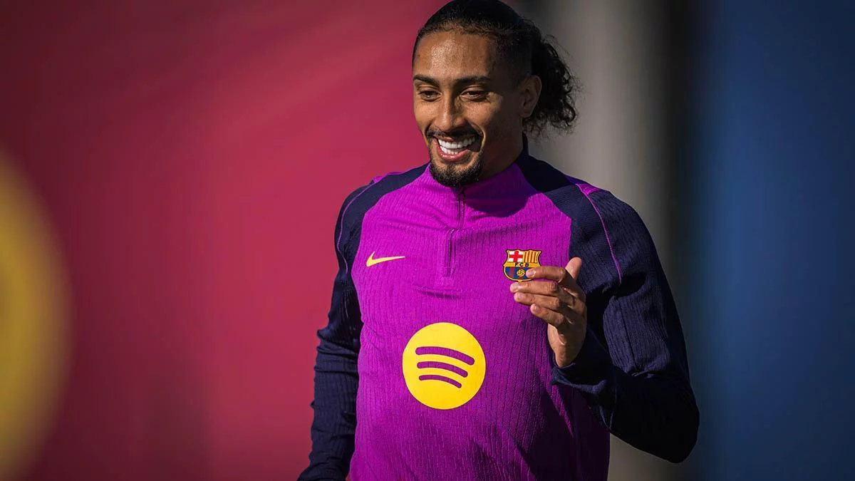 Raphinha, Bernal y Christensen, con el grupo en la vuelta al trabajo