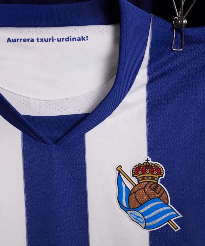 la-real-sociedad-present-su-primera-equipaci-n-para-la-temporada-26-27