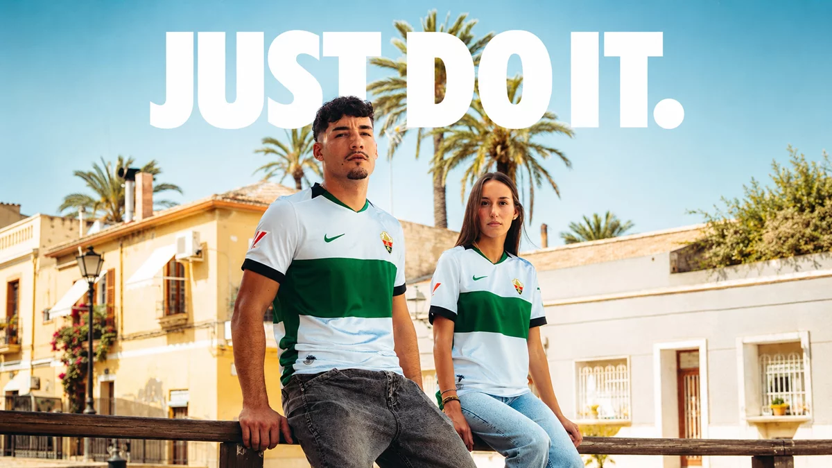 El Elche presenta su primera equipación para la temporada 26/27 ...