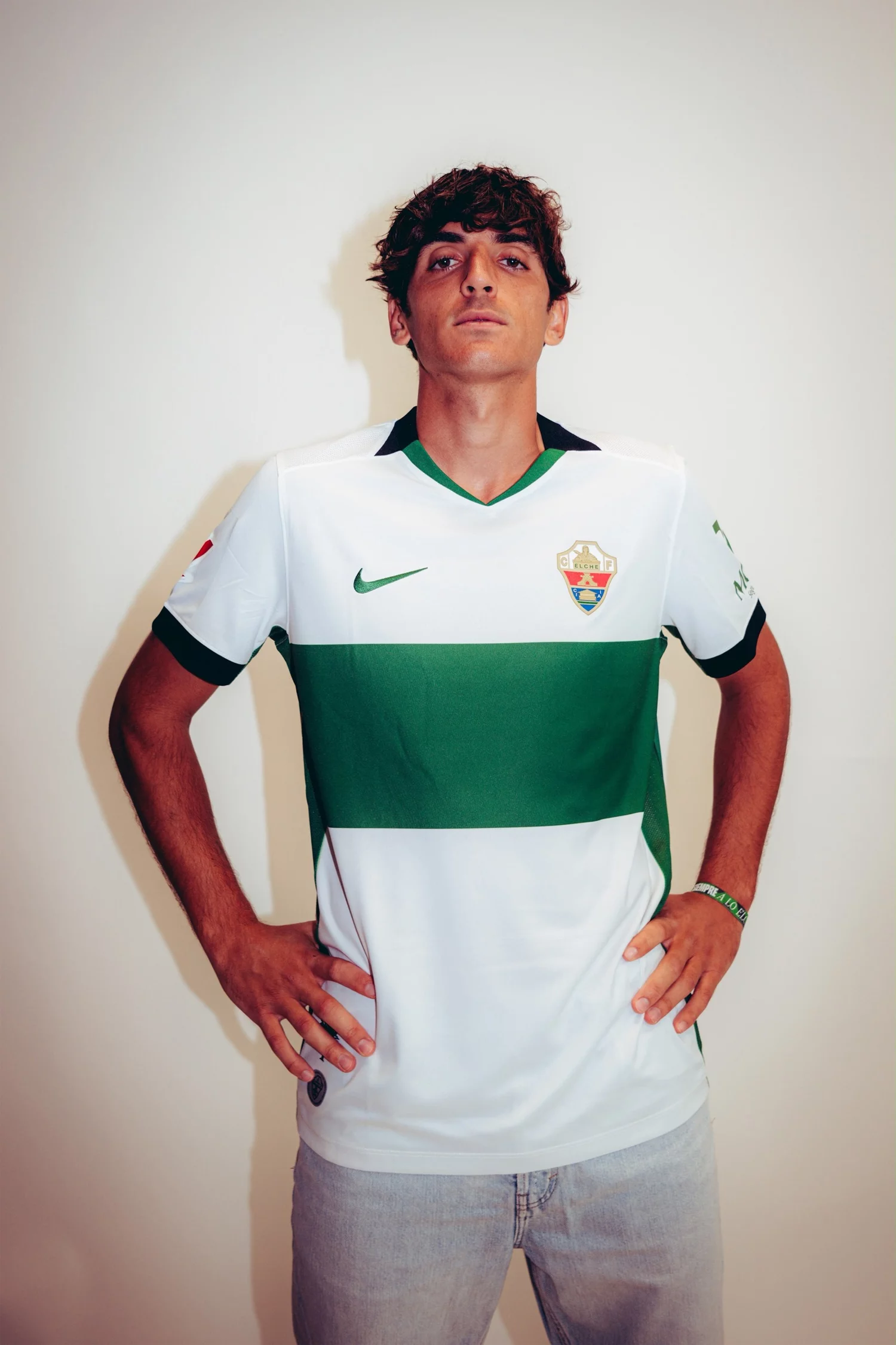 El Elche presenta su primera equipación para la temporada 26/27 ...